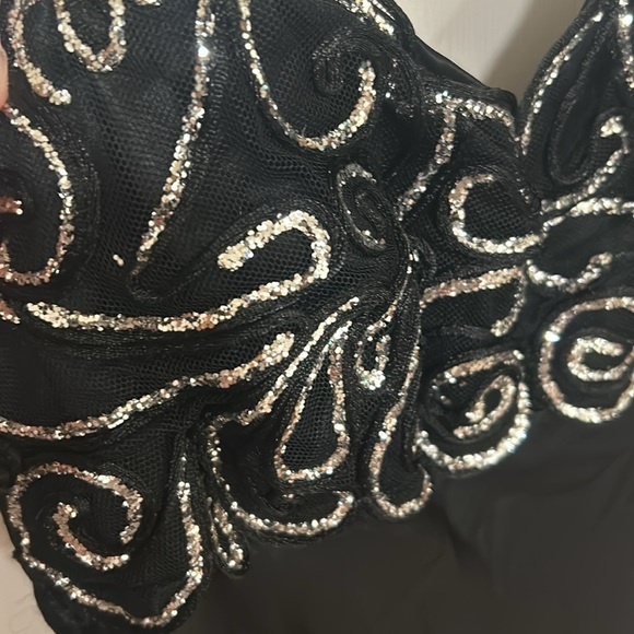 Black sequin long gown satin - Picture 2 of 8